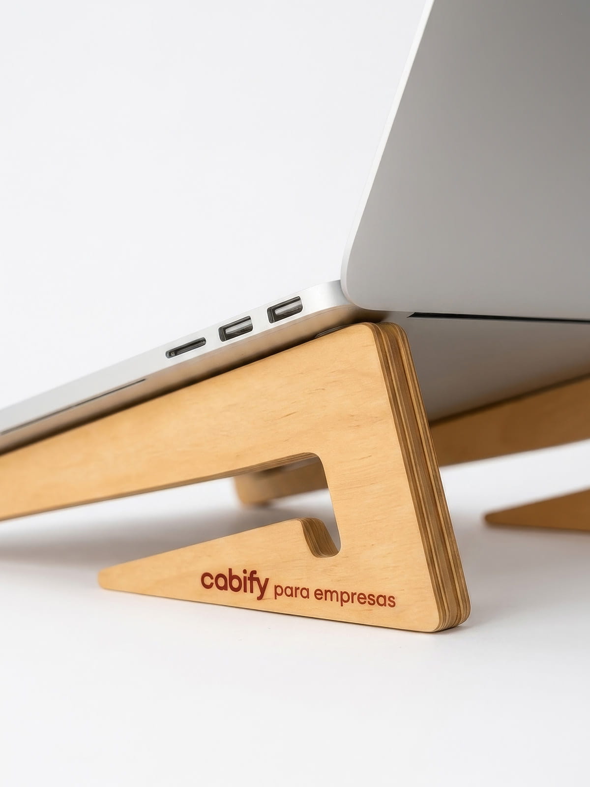 Abanico personalizado como regalo corporativo para eventos